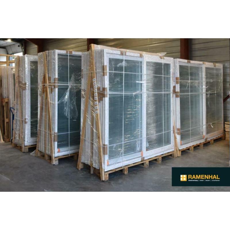 Fenêtres coulissantes, portes, fenêtres 5000 pièces Stock ve