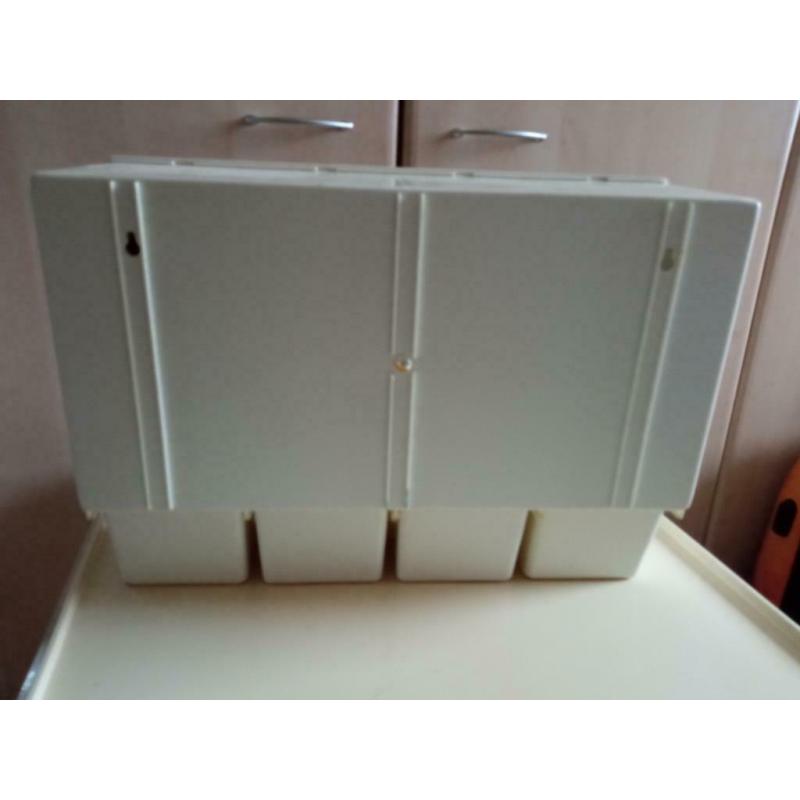 petite armoire rétro
