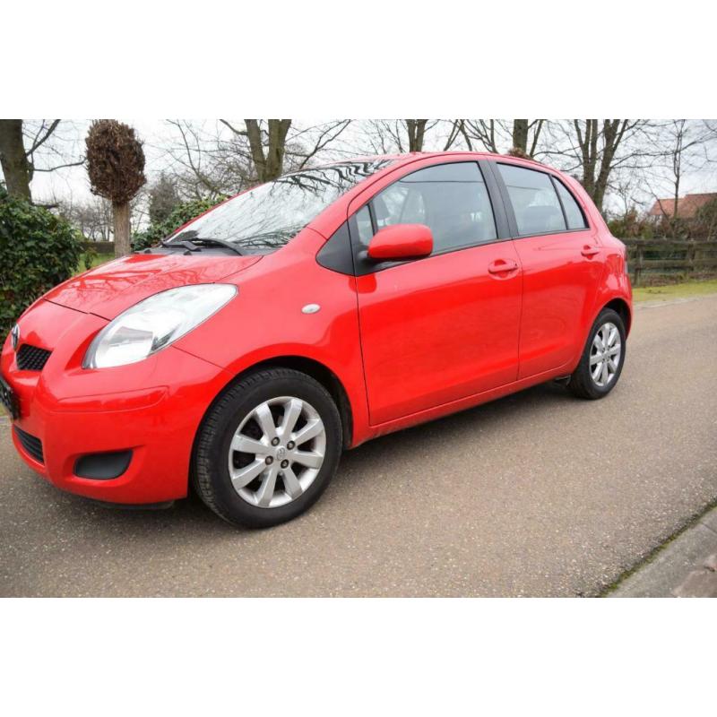 Toyota Yaris 1.3 benzine **AUTOMAAT**