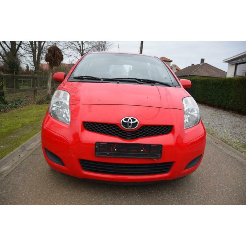 Toyota Yaris 1.3 benzine **AUTOMAAT**