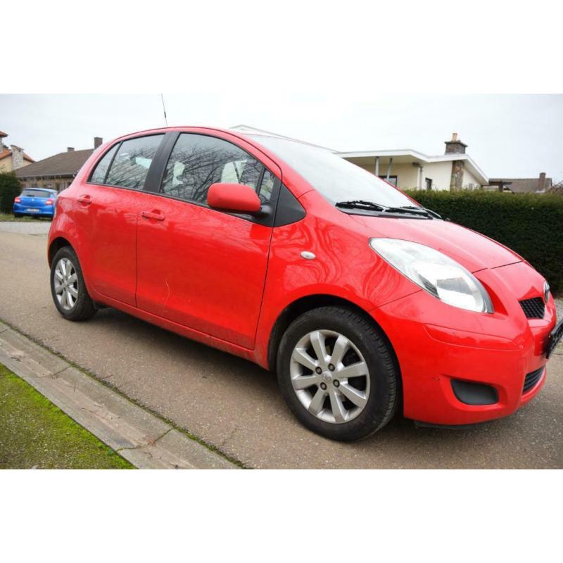 Toyota Yaris 1.3 benzine **AUTOMAAT**