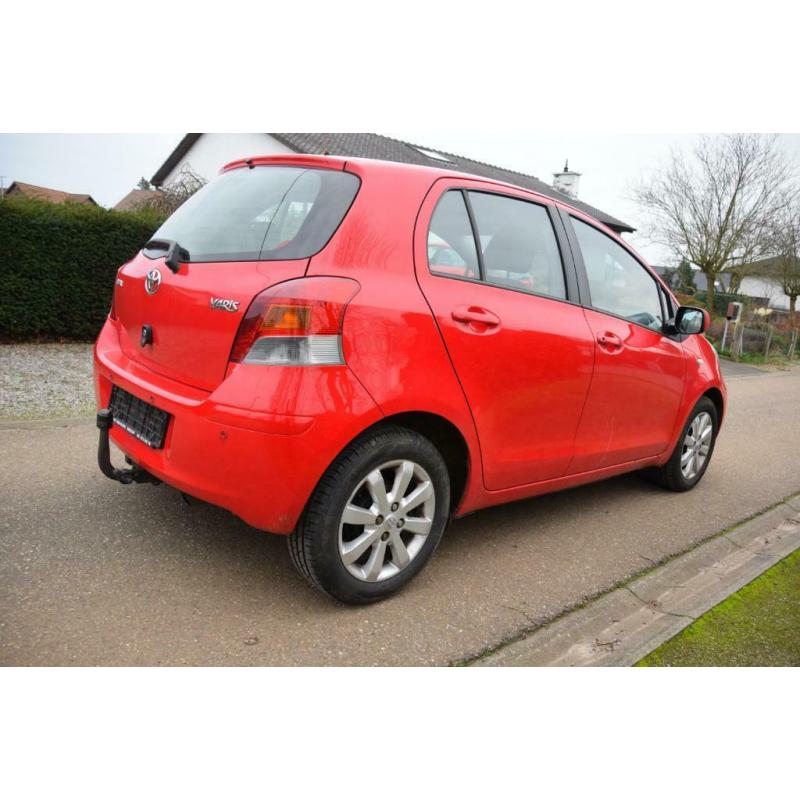 Toyota Yaris 1.3 benzine **AUTOMAAT**