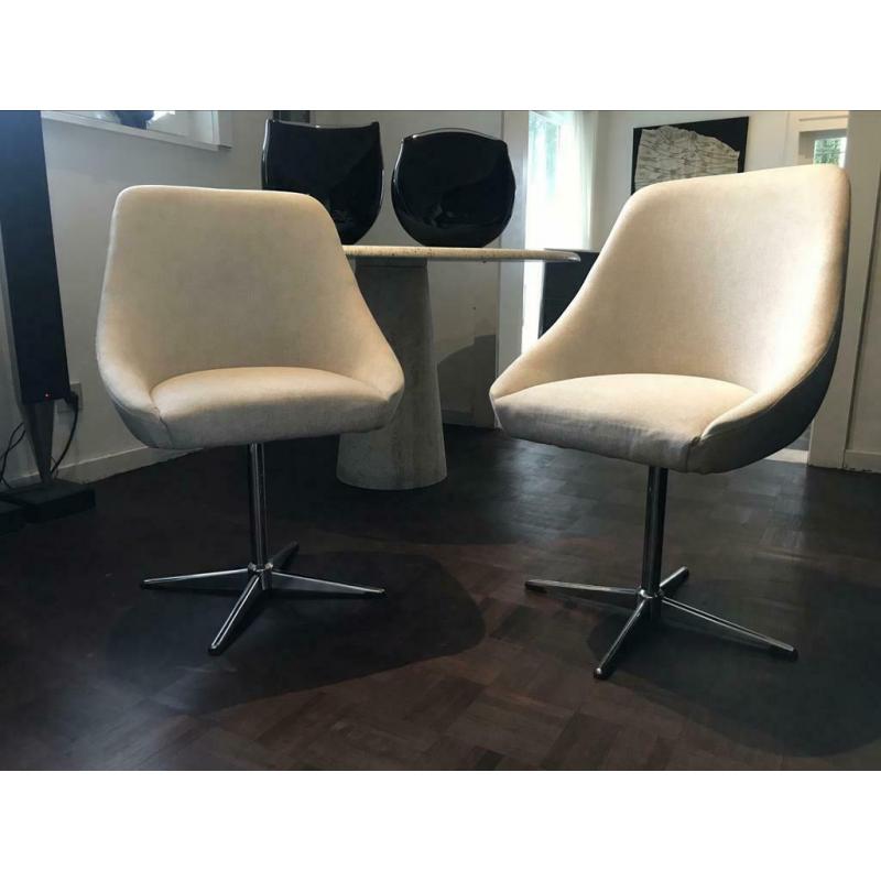 2 design kuipstoelen Mobitec
