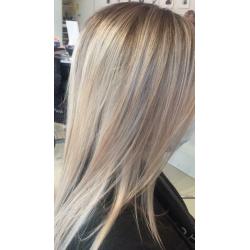 Coiffeuse & Esthéticienne & Styliste ongulaire