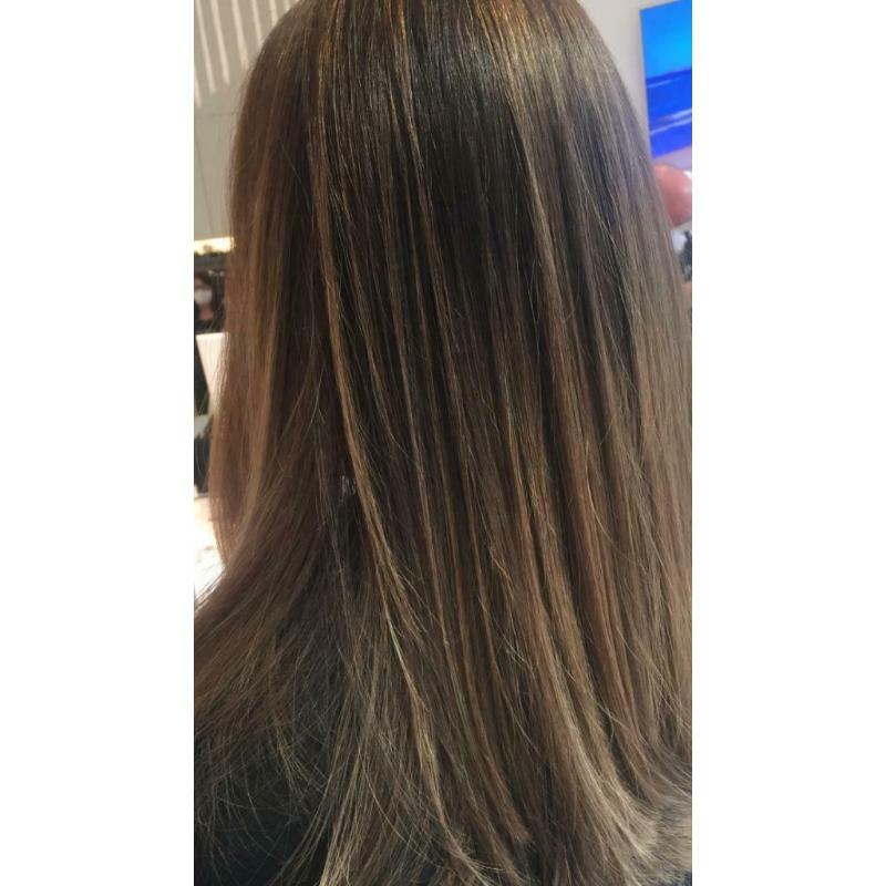Coiffeuse & Esthéticienne & Styliste ongulaire