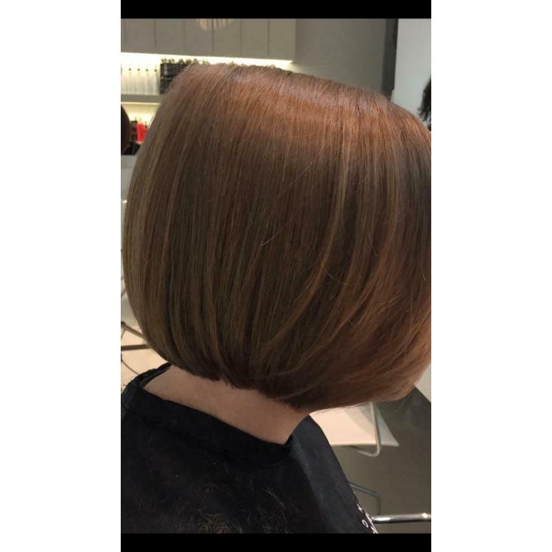 Coiffeuse & Esthéticienne & Styliste ongulaire