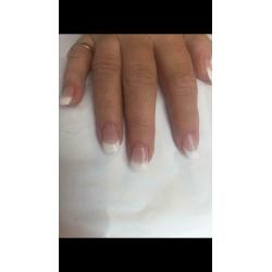 Coiffeuse & Esthéticienne & Styliste ongulaire