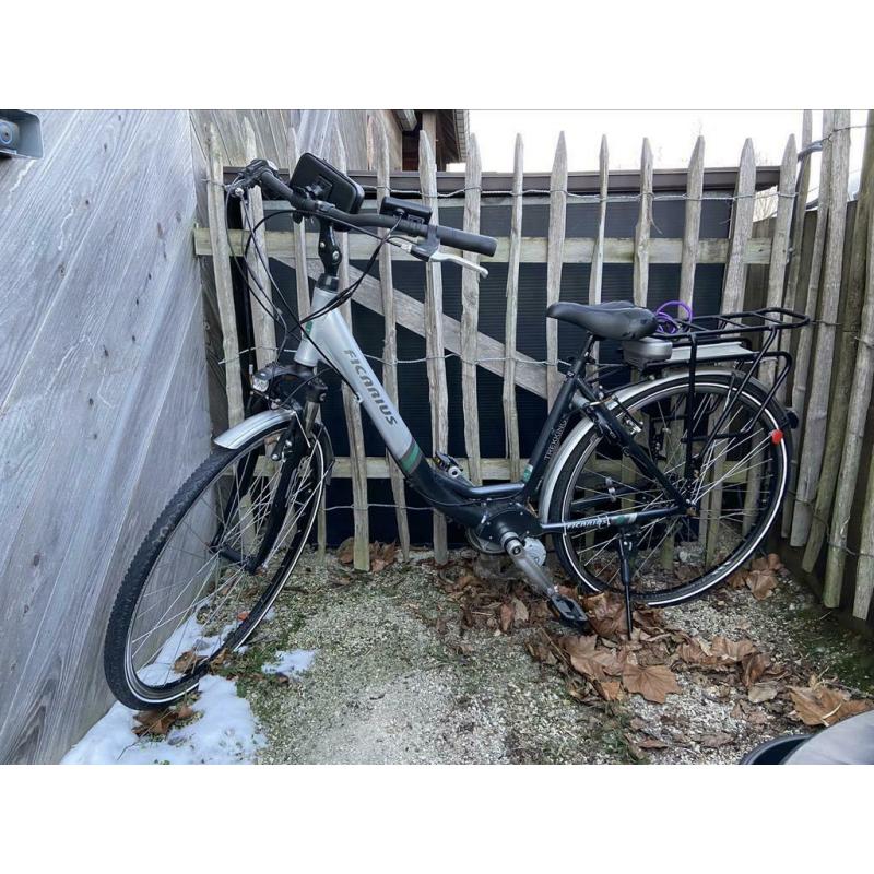 Vélo électrique + accessoires