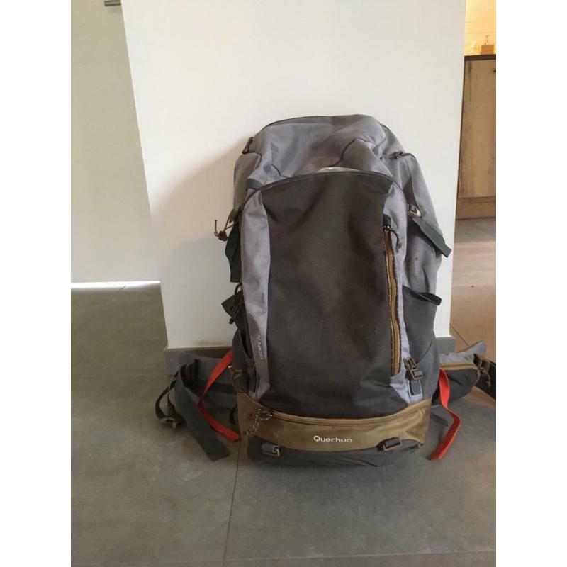Trekrugzak quechua escape 70