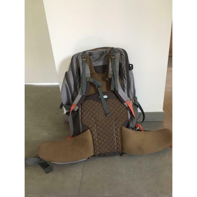 Trekrugzak quechua escape 70