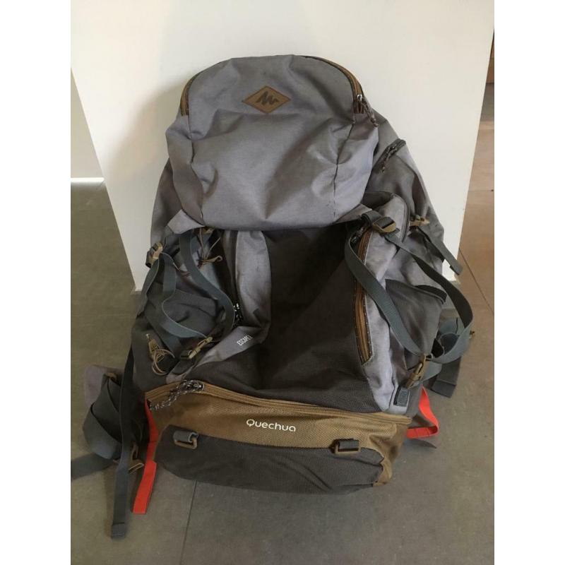 Trekrugzak quechua escape 70