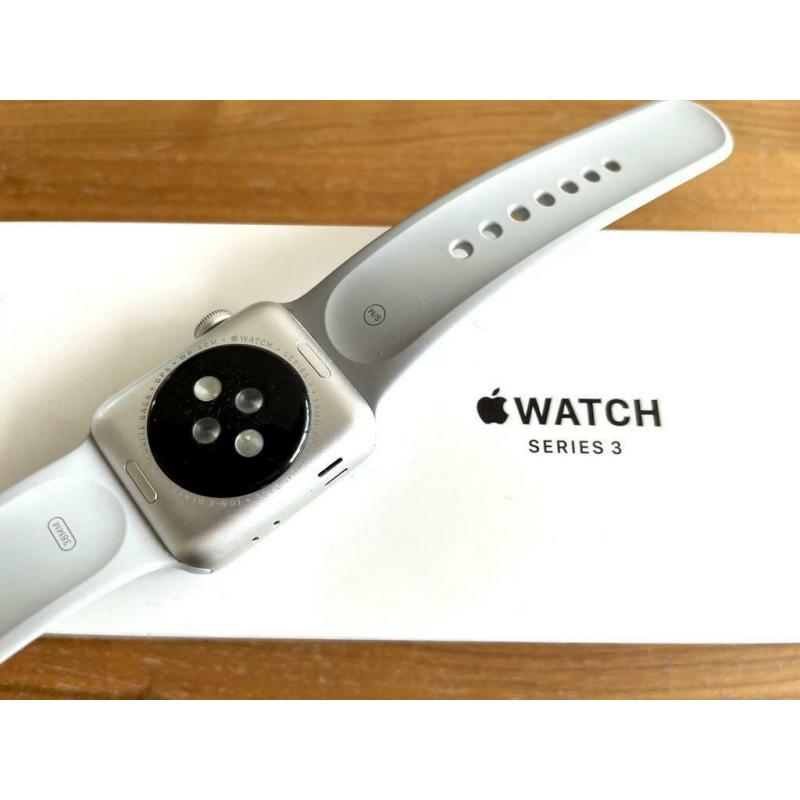 Apple Watch series 3 38mm silver + sportband silver