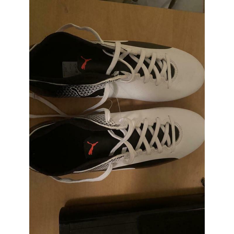 Puma voetbal schoenen gloed nieuw
