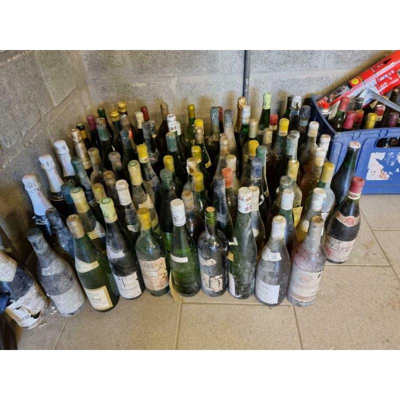 Vieux vins à vendre en lot.