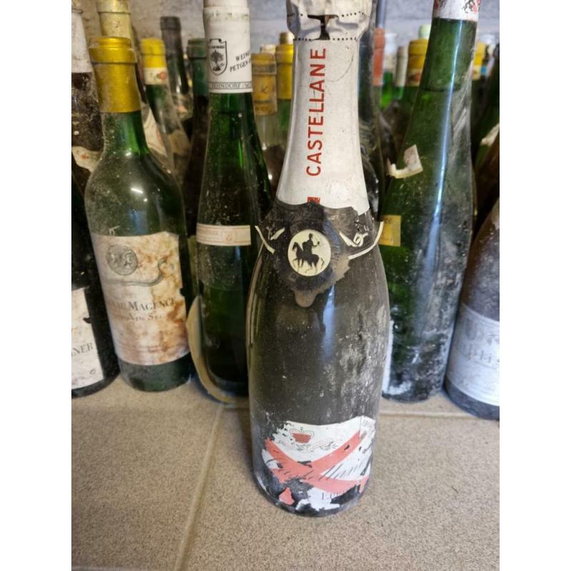 Vieux vins à vendre en lot.