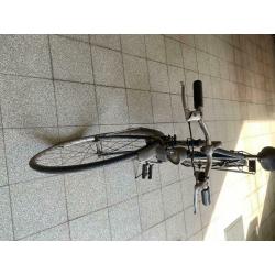 Herenfiets te koop (banden te vernieuwen)