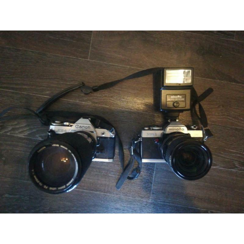 Camera's minolta XG1 met flitser en canon AE-1