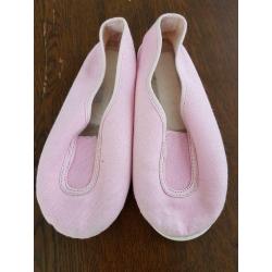 Pantoufles de gym roses enfants p.28 Domyos