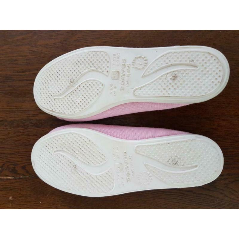 Pantoufles de gym roses enfants p.28 Domyos