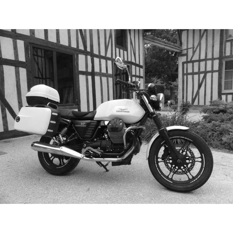 moto guzzi v7 stone