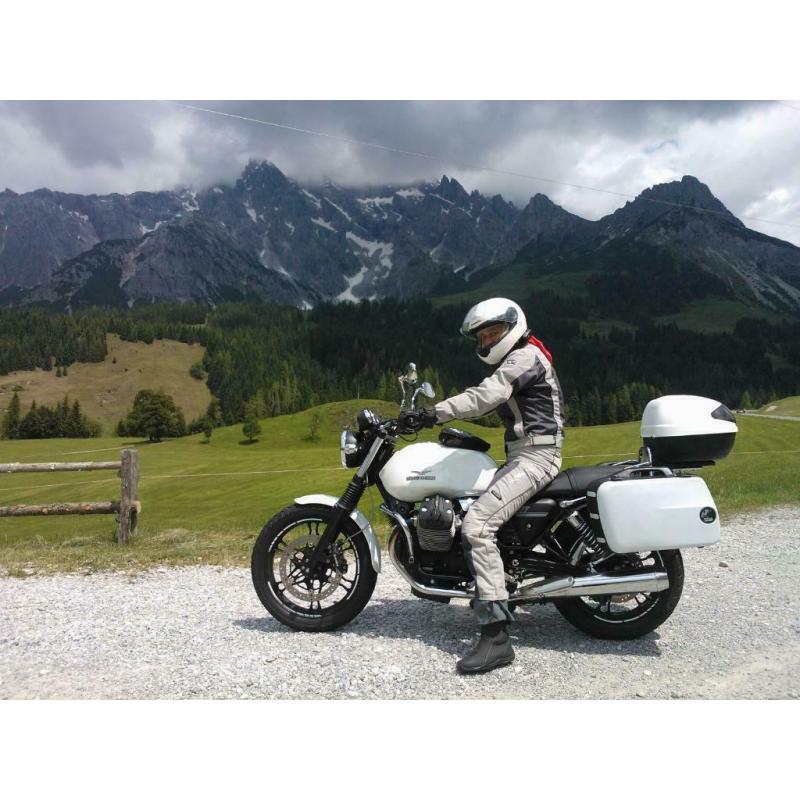 moto guzzi v7 stone