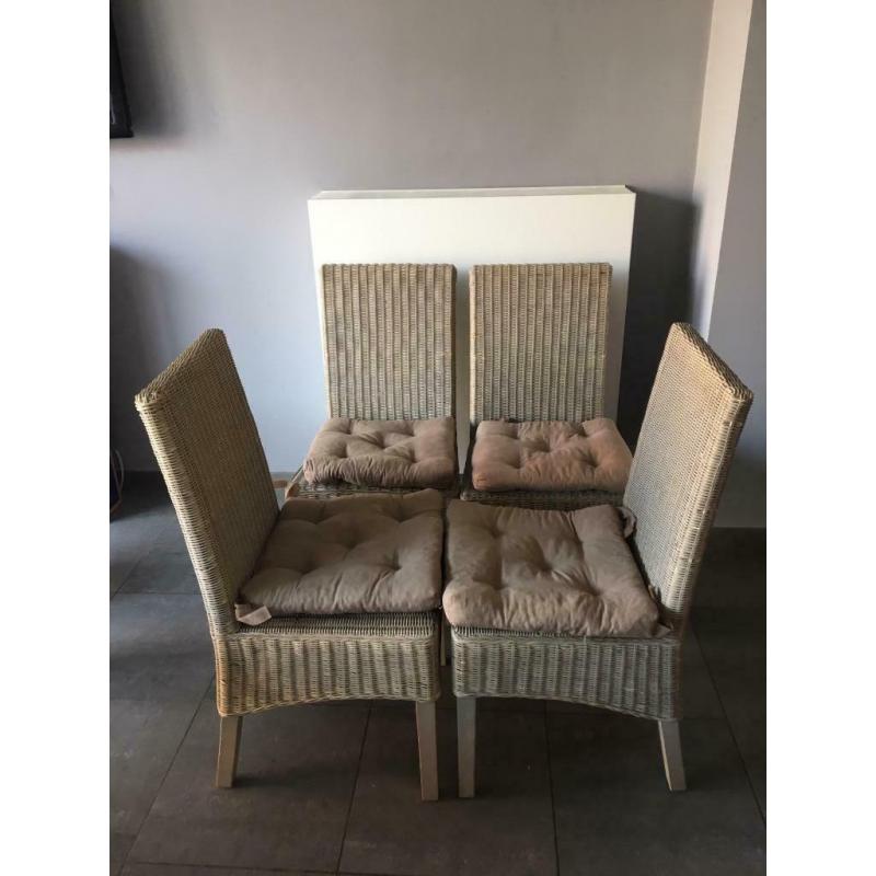 Eetkamer rieten stoel met kussen